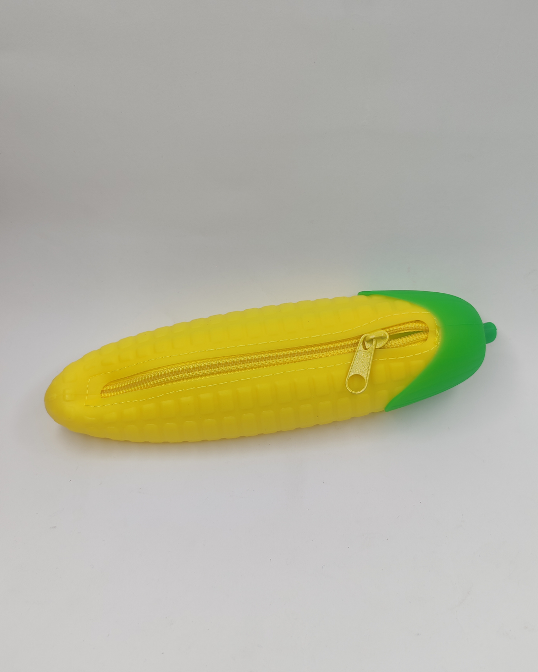 🍌🌽 ¡Tu estilo fresco y divertido empieza aquí! Cartucheras en forma de frutas y verduras