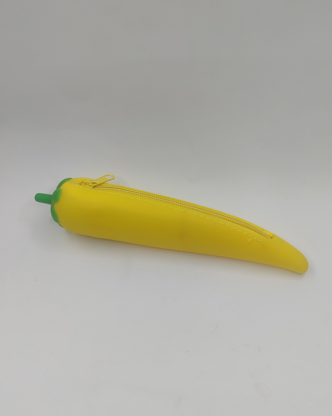 🍌🌽 ¡Tu estilo fresco y divertido empieza aquí! Cartucheras en forma de frutas y verduras